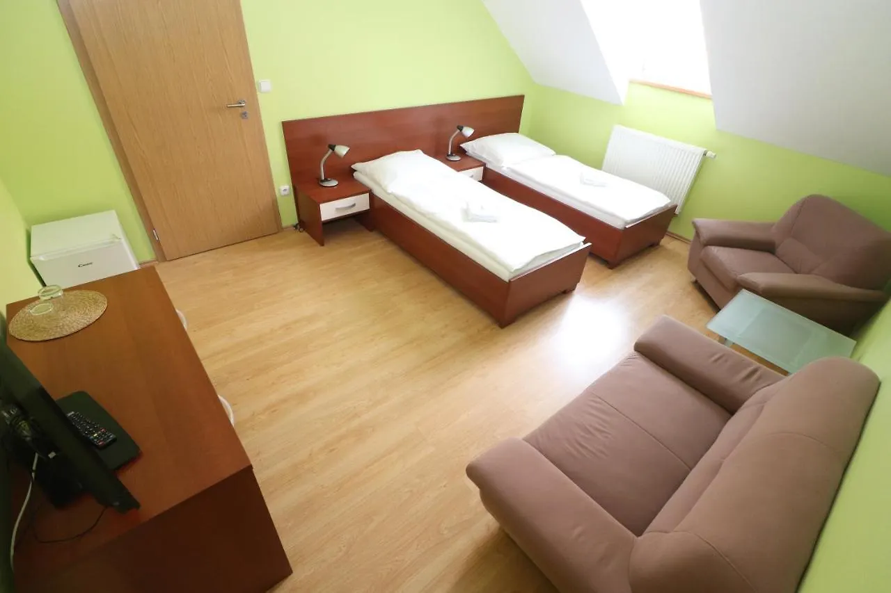 Blatenský dvůr Pardubice 3*,